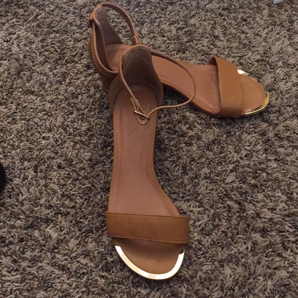 Chestnut strappy block heels